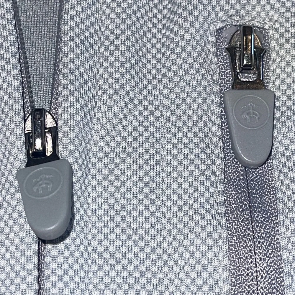 26113 Brooks Brothers performance series vest gray SZ XL LITE and comfortable - Picture 3 of 10